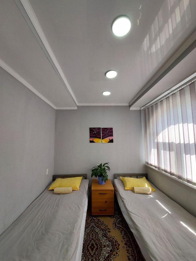 Downtown Homestay Bishkek Exteriör bild
