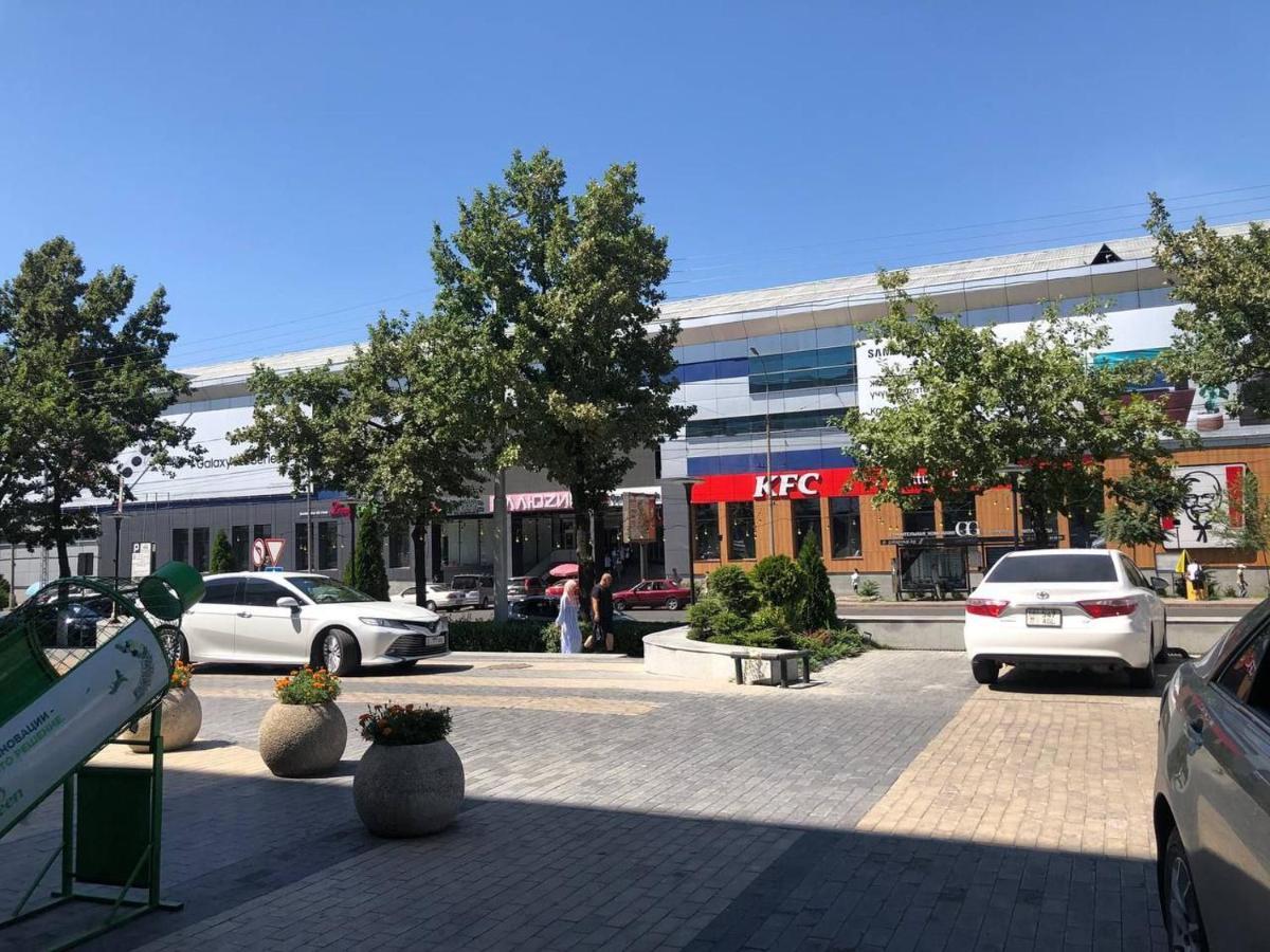 Downtown Homestay Bishkek Exteriör bild